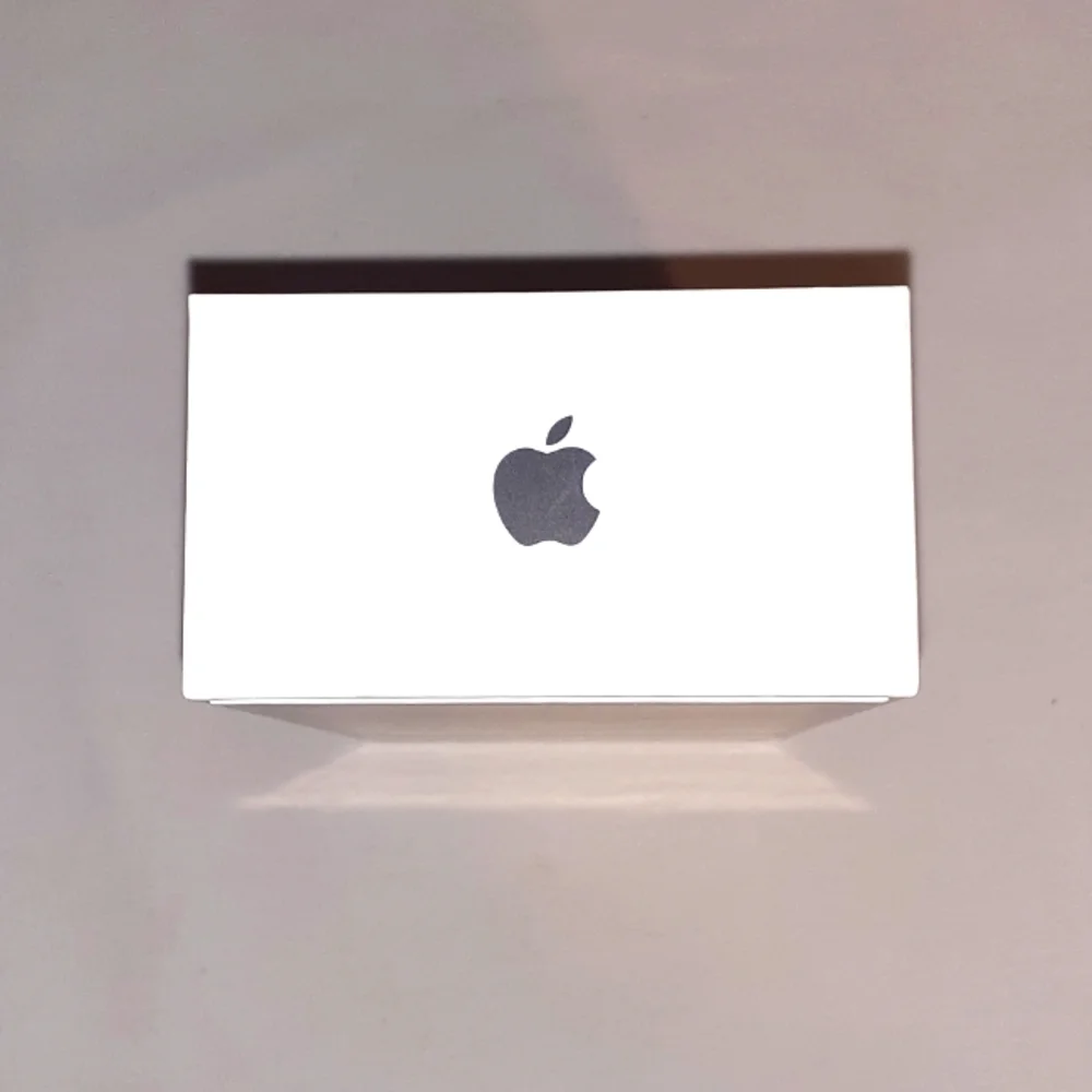 Apple iPhone 7 (empty box)